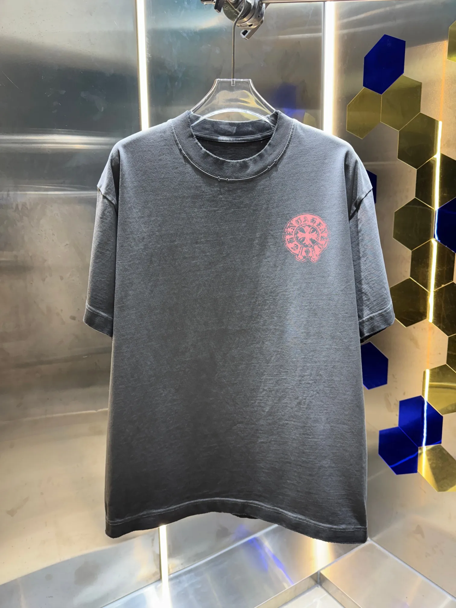 CH Crow 2026 Spring and Summer New Arrival Washed and worn, round neck short-sleeved tee, men and women Same Style loose version, hangtag, collar label, wash mark, three labels complete Color: Washed black, Washed white, Washed gray, Washed green, Washed red Size: S M L XL XXL